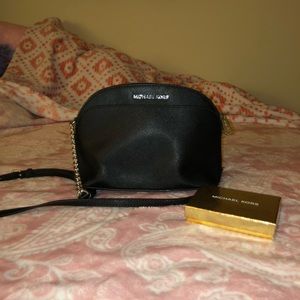 Michael khors crossbody